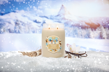 Yankee Candle Vanilla Flurries scented candle Signature