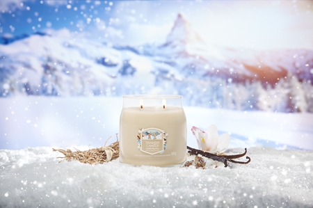 Yankee Candle Vanilla Flurries scented candle Signature