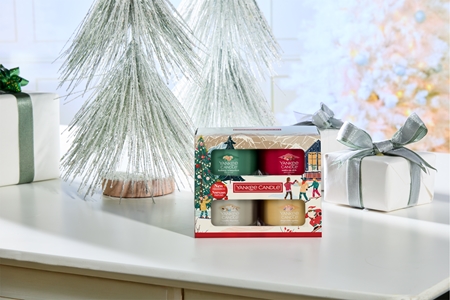 Yankee Candle Christmas Collection 4 Votive Candles Gift Set