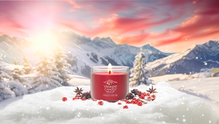 Yankee Candle Santa On Skis scented candle Signature