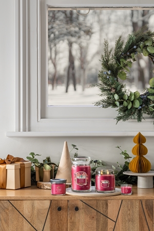 Yankee Candle Santa On Skis scented candle Signature