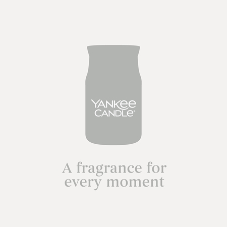 Yankee Candle Amber & Sandalwood scented candle Signature
