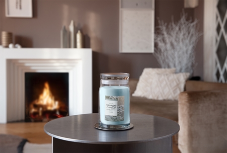 Yankee Candle Snow Kissed Pine Duftkerze
