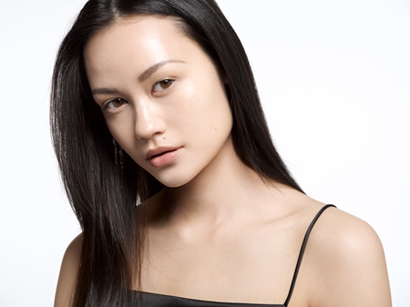 Yves Saint Laurent Touche Éclat Crème langanhaltende Make-up Foundation für ein natürliches Aussehen
