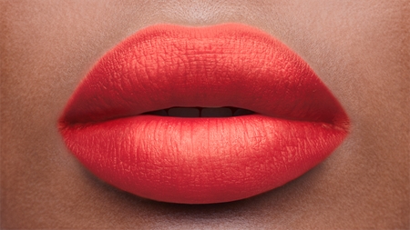 Yves Saint Laurent Tatouage Couture Velvet Cream itin pigmentuoti kreminiai lūpų dažai , matinio efekto