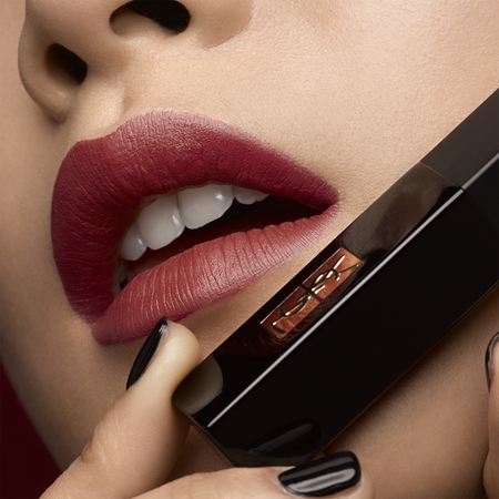 Yves Saint Laurent Rouge Pur Couture The Slim Velvet Radical Den slanke læbestift med lædermat finish