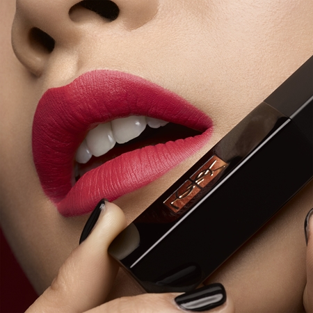 Yves Saint Laurent Rouge Pur Couture The Slim Velvet Radical Naha efektiga õhuke matt huulepulk