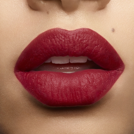 Yves Saint Laurent Rouge Pur Couture The Slim Velvet Radical Το λεπτό κραγιόν με αποτέλεσμα ματ του δέρματος
