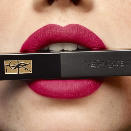 Yves Saint Laurent Rouge Pur Couture The Slim Velvet Radical Το λεπτό κραγιόν με αποτέλεσμα ματ του δέρματος