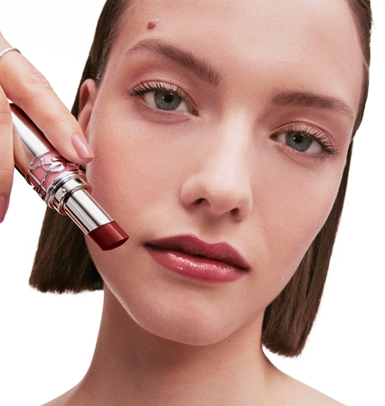 Yves Saint Laurent Loveshine Lipstick žvilgūs drėkinamieji lūpų dažai