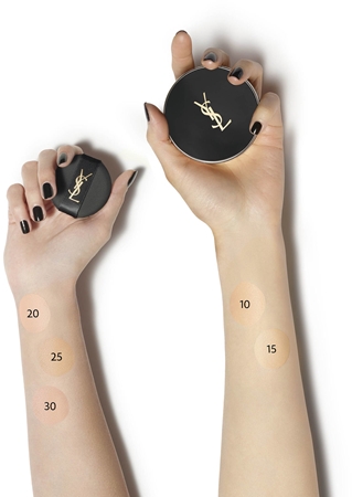 Yves Saint Laurent Encre de Peau Le Cushion High on Stars Edition base de longa duração com esponja SPF 23