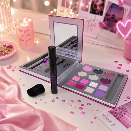ZMILE COSMETICS Make-up Set By Adelka Dekoratīvās kosmētikas komplekts