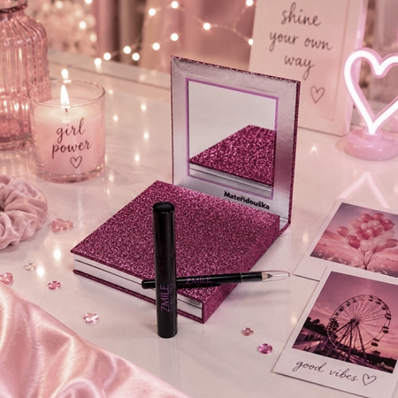 ZMILE COSMETICS Make-up Set By Adelka Dekoratīvās kosmētikas komplekts