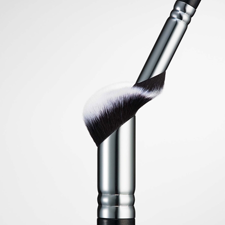 ZOEVA 118 Fluid Touch & Blend foundation and concealer brush