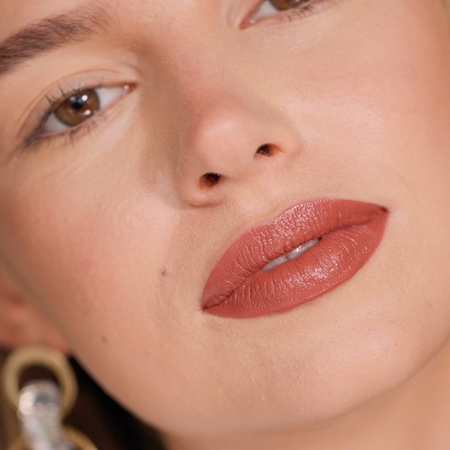 ZOEVA Pout Perfect Lipstick Pencil stick lipstick