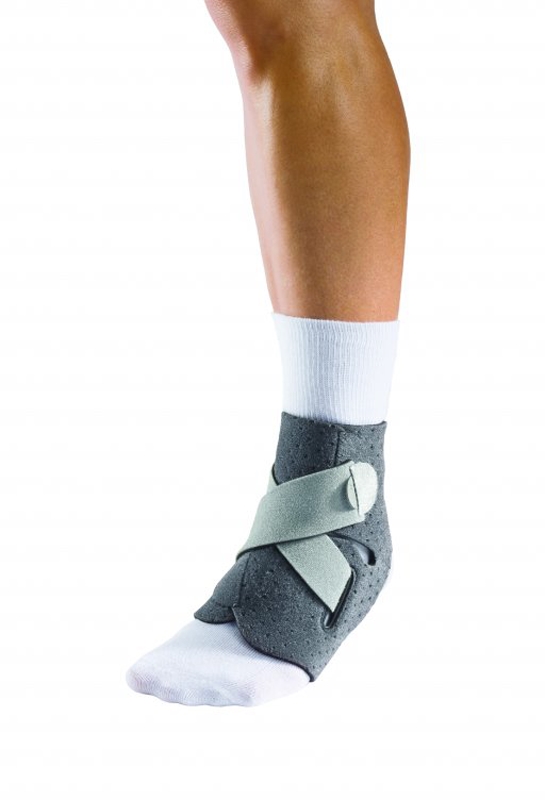 Mueller AdjusttoFit Ankle Support brace for the ankle notino.co.uk