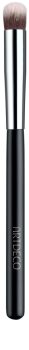 Artdeco Concealer & Camouflage Brush четка за нанасяне на озаряваща пудра и за прикриване на несъвършенства по кожата на лицето