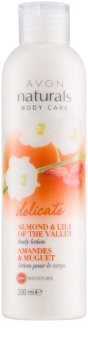 Avon Naturals Body leche corporal suave con almendra y lirio de los valles