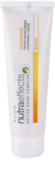 Avon Nutra Effects Radiance rozjasňující tónovací denní krém SPF 20