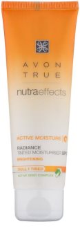 Avon True NutraEffects aufhellende, tönende Tagescreme SPF 20