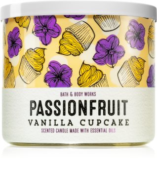 Bath & Body Works Passionfruit Vanilla Cupcake vonná sviečka