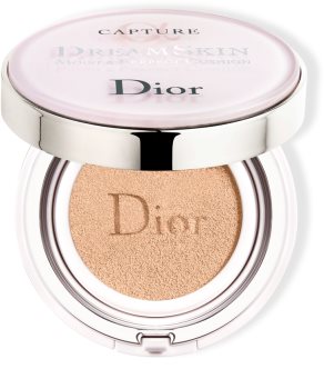 DIOR Capture Dreamskin Moist & Perfect Cushion szivacsos make-up SPF 50