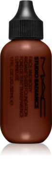 MAC Cosmetics Studio Radiance Face and Body Radiant Sheer Foundation lehký make-up na obličej a tělo