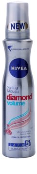 Nivea Diamond Volume mousse fixante pour donner du volume et de la brillance