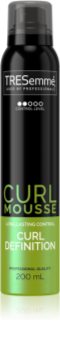 TRESemmé Botanique Cactus Water & Coconut spumă de styling pentru păr creț