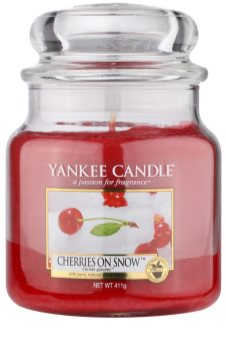Yankee Candle Cherries on Snow vonná svíčka 411 g Classic střední
