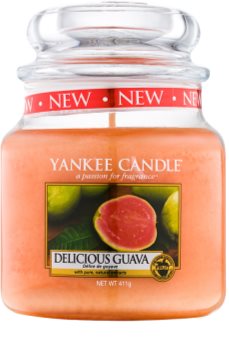 Yankee Candle Delicious Guava vonná sviečka Classic stredná