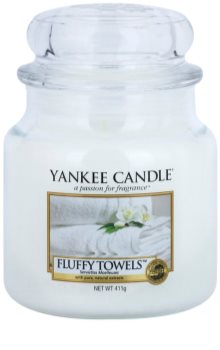 Yankee Candle Fluffy Towels illatos gyertya  Classic közepes méret
