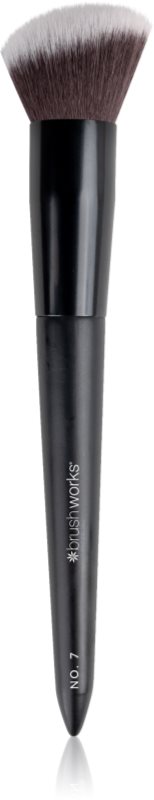 Brushworks Angled Blush Brush pensulă teșită pentru fardul de obraz tip NO. 7 1 buc