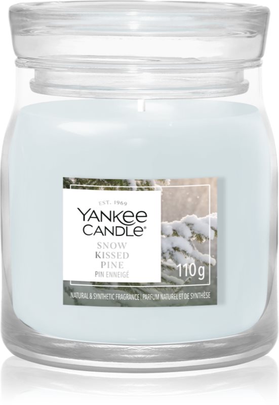 Yankee Candle Snow Kissed Pine lumânare parfumată Signature