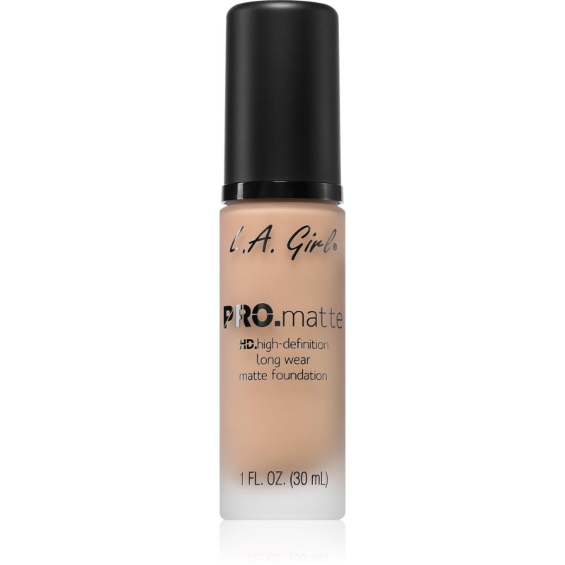 L.A. Girl Cosmetics PRO. Matte machiaj persistent cu efect matifiant culoare 678 Sand 30 ml