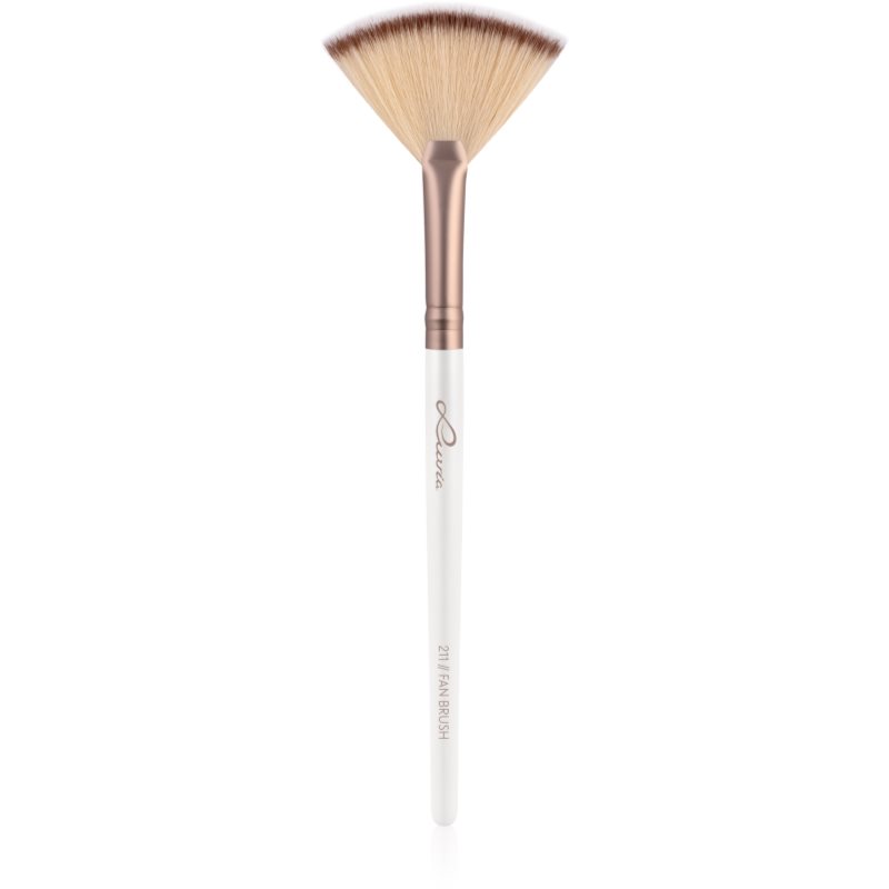 Luvia Cosmetics Elegance Fan Brush pensulă în formă de evantai 211 1 buc