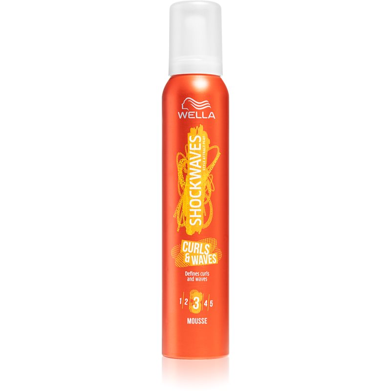 Wella Shockwaves Curls & Waves spumă fixatoare pentru onduleuri extreme 200 ml