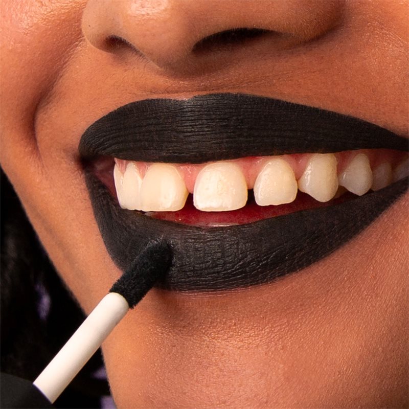 3INA The Longwear Lipstick Long-lasting Liquid Lipstick Shade 900 - Black 6 Ml