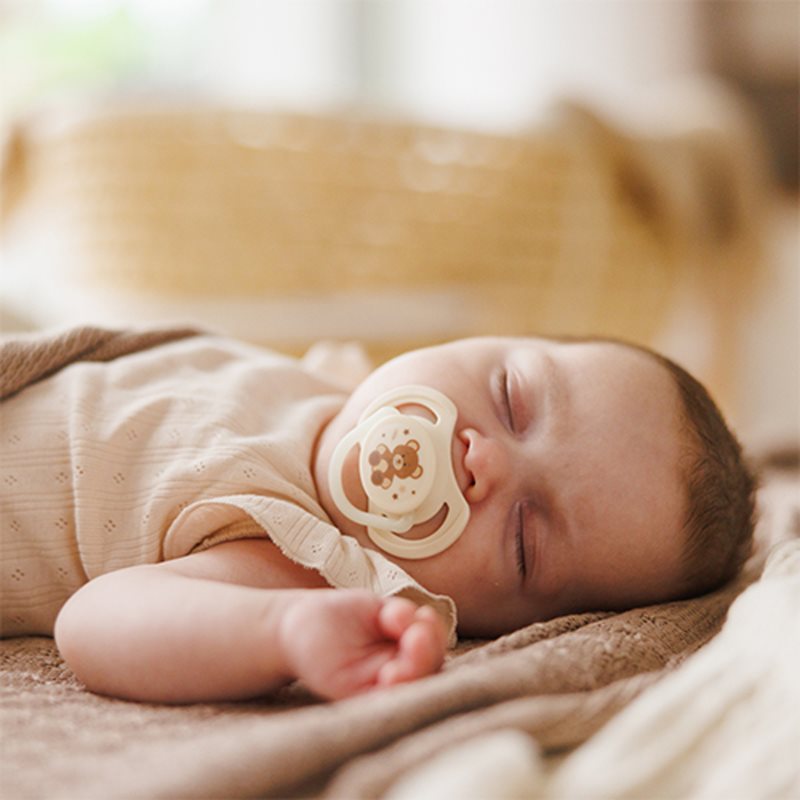BabyOno Take Care Symmetrical Silicone Soothers dudlík Day & Night 0-6m 2 ks (obrázek 5)