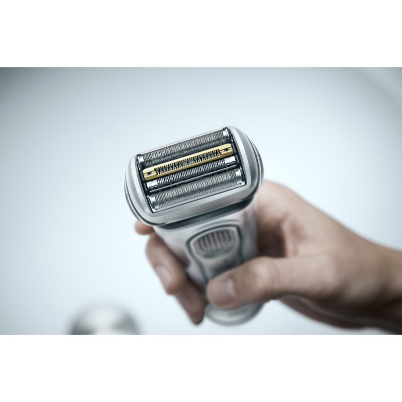 Braun Series 9 PRO+ 9515s Electric Shaver With A Charging Stand