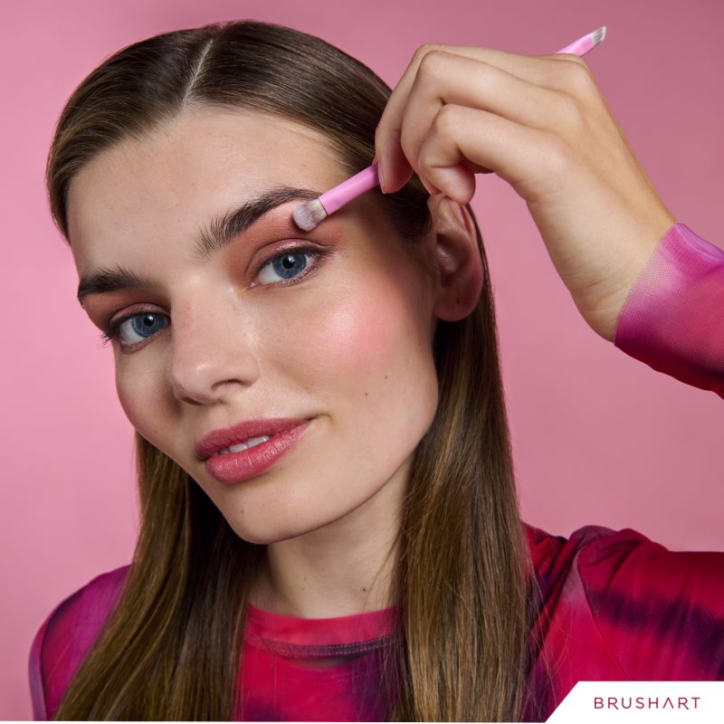 BrushArt Double Duty Eyeliner & Eyeshadow brush štetec na očné tiene a očné linky obojstranný 1 ks (obrázok 3)