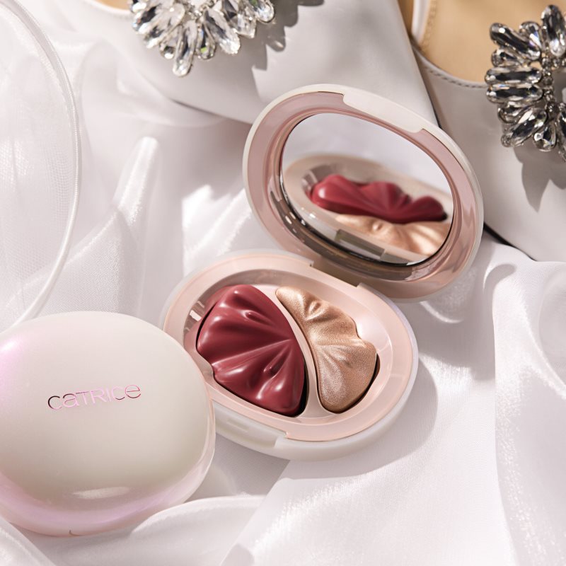 Catrice Brides & Besties lícenka s rozjasňovačom odtieň C02 Glow Down The Aisle 8.5 g (obrázok 4)