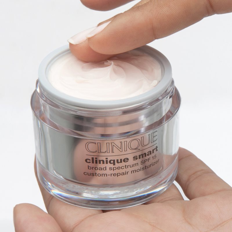 Clinique Clinique Smart™ SPF 15 Custom-Repair Moisturizer Anti-wrinkle Moisturising Day Cream For Dry And Combination Skin SPF 15 50 Ml