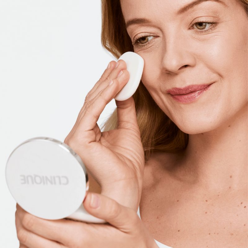Clinique Beyond Perfecting™ Powder Foundation + Concealer pudrový make-up s korektorem 2 v 1 odstín 2 Alabaster 14.5 g (obrázek 5)
