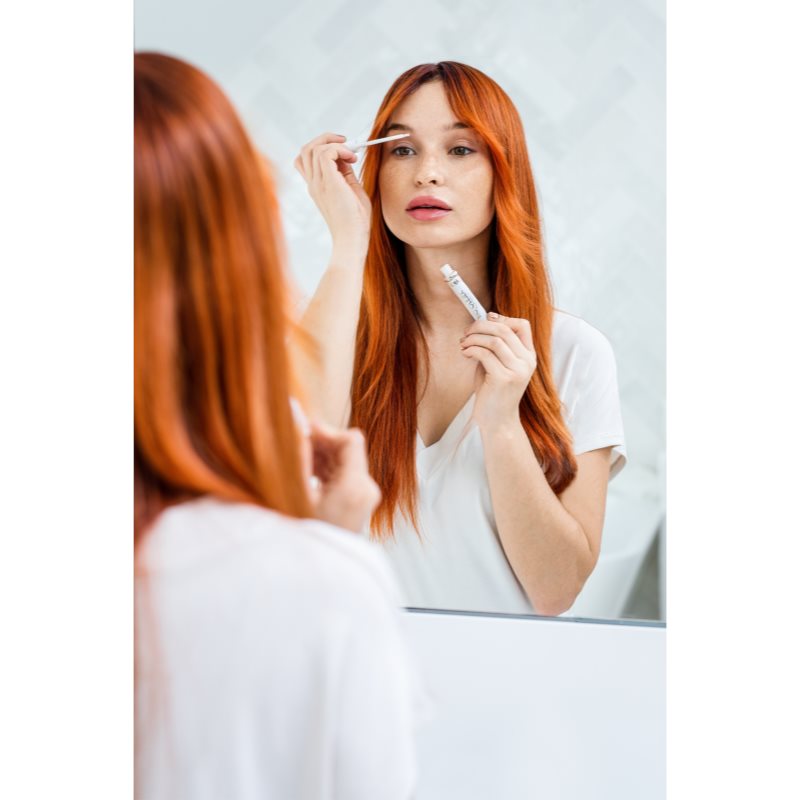 Delia Cosmetics Eyebrow Expert nährendes Öl für Wimpern und Augenbrauen 7 ml