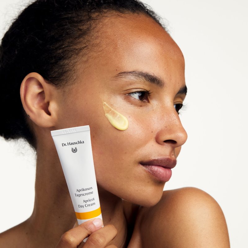 Dr. Hauschka Facial Care revitalizační krém pro suchou pleť 30 ml (obrázek 4)