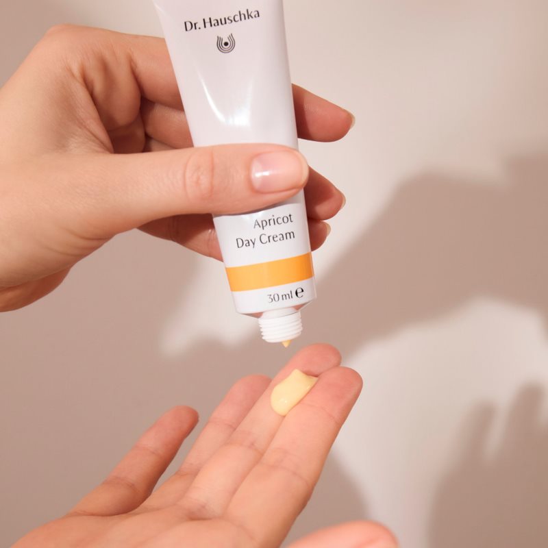 Dr. Hauschka Facial Care revitalizační krém pro suchou pleť 30 ml (obrázek 5)