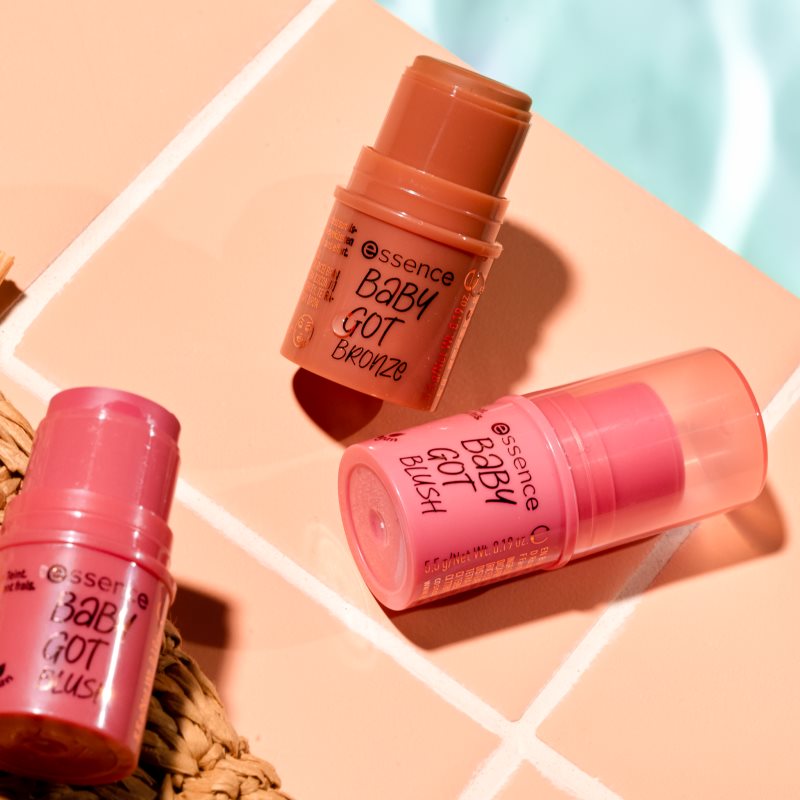 essence BABY GOT BLUSH tvářenka v tyčince odstín 10 tickle me pink 5.5 g (obrázek 6)