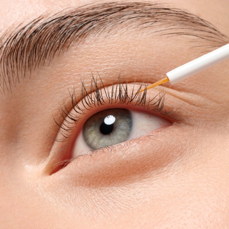 essence What The Length! veganské růstové sérum pro řasy a obočí 4 ml (obrázek 4)