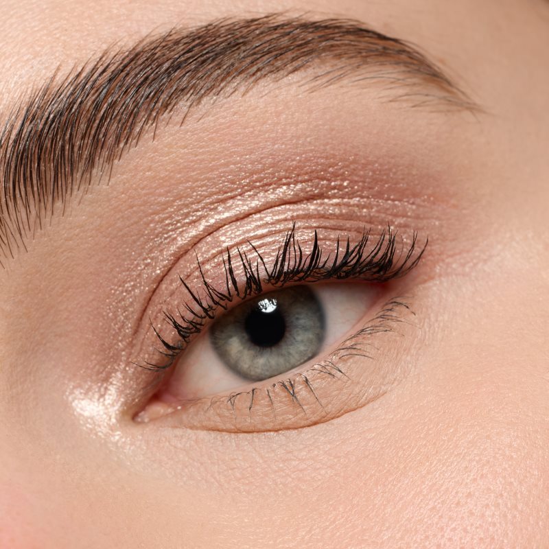 essence mono pearly trblietavé očné tiene odtieň 02 Silky Taupe 2 g (obrázok 7)